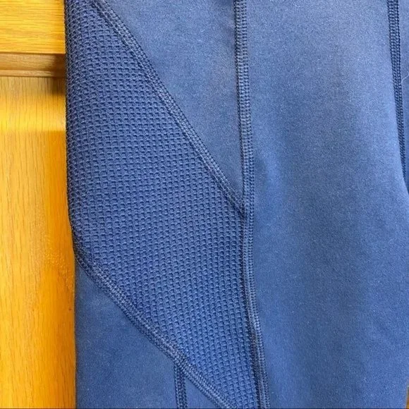 Splendid Navy Blue Capri Yoga Leggings Size Small - Picture 3 of 6